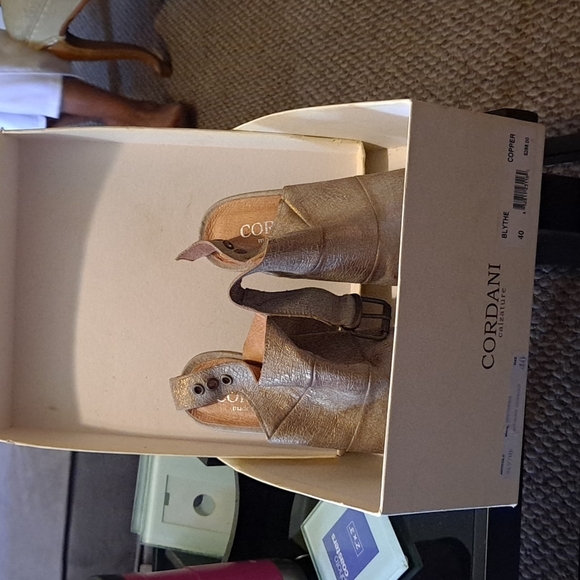 Shoe - Picture 5 of 6